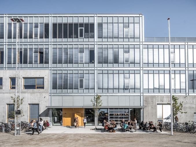 Glas og stålfacaden på arkitektskolen i Aarhus