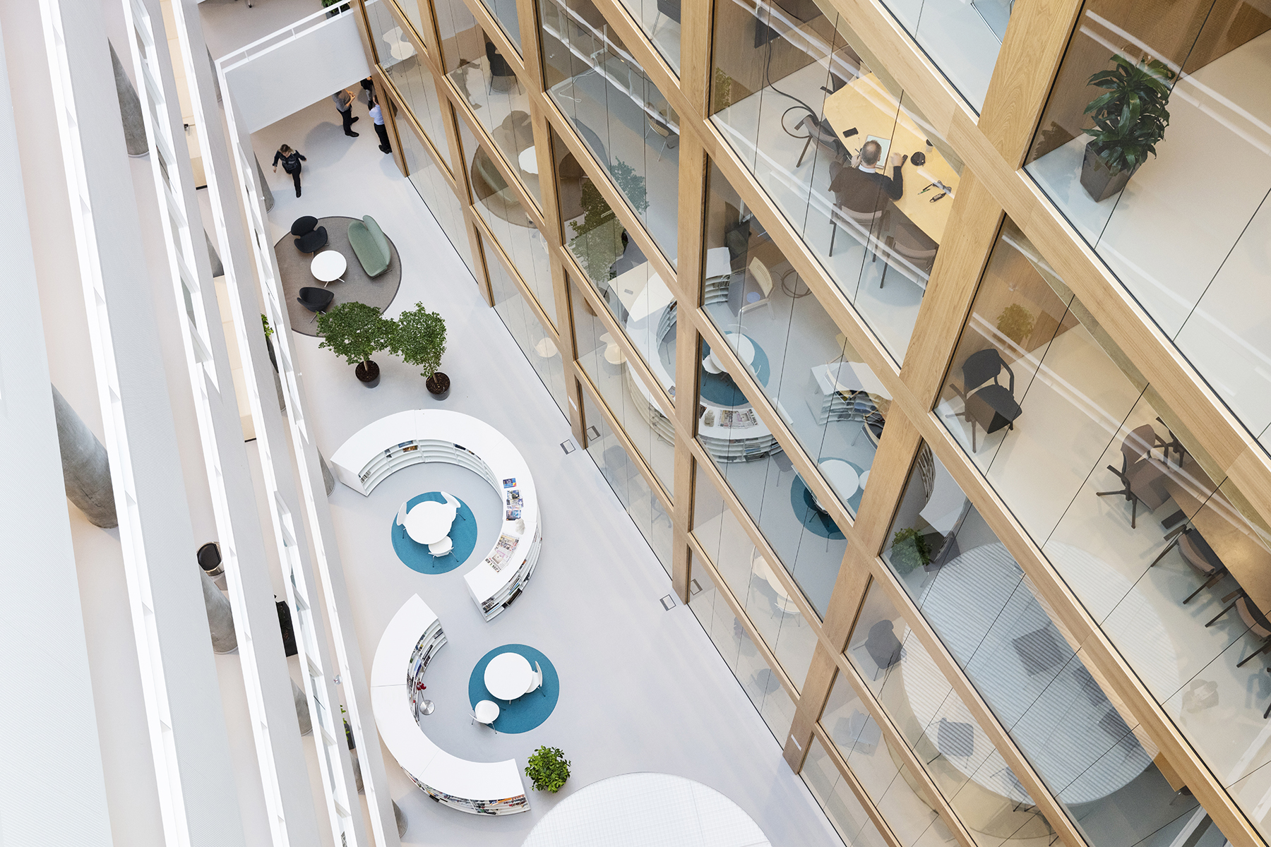På denne side vil man løbende kunne holde sig opdateret på Bygningsstyrelsens proces med genudbud af Statens Facility Management Bølge 1

Den 1. oktober 2026 udløber Statens Facility Management Bølge 1, og allerede nu er processen omkring genudbud ved at blive rullet ud. 

På dette undersite kan du holde dig orienteret om kommende events som Markedsdialoger, udbudsprocessen, FAQ og lignende. 